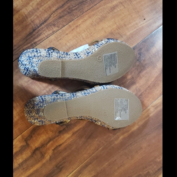 New Navy & Tan Wedge chic sandals women's size 7 - Picture 2 of 10